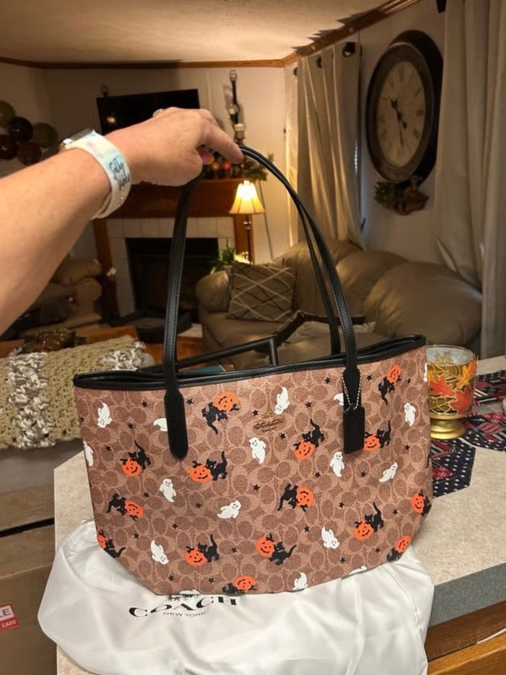 Coach City Tote In Signature Canvas With Halloween pumpkin print
